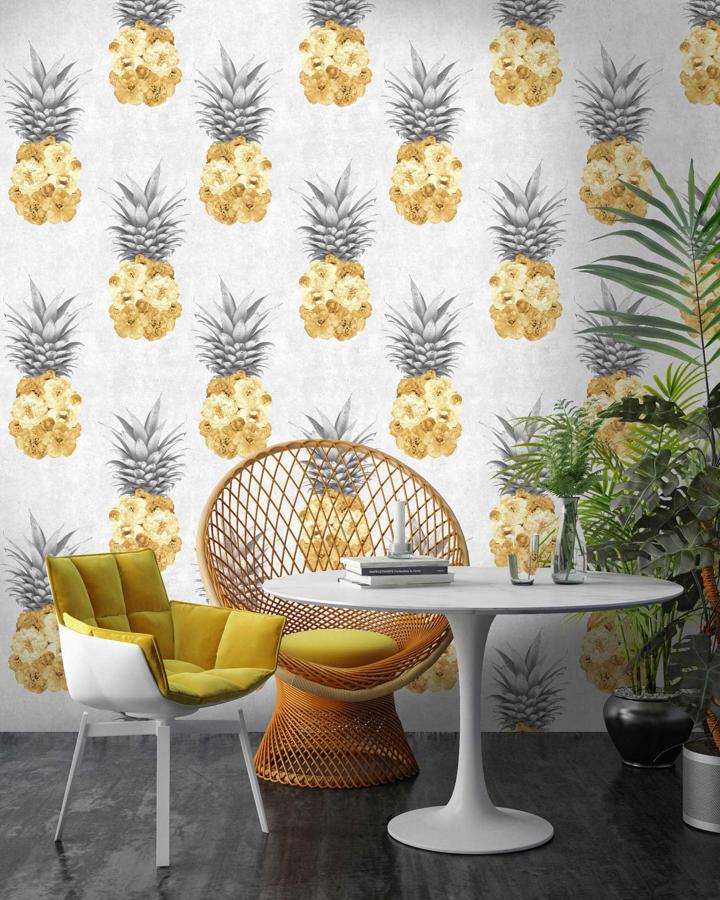 Desde Woodchic and Magnolia nos proponen hacer del amarillo el color protagonista. ¡Nos encanta el papel pintado con piñas hechas con flores!