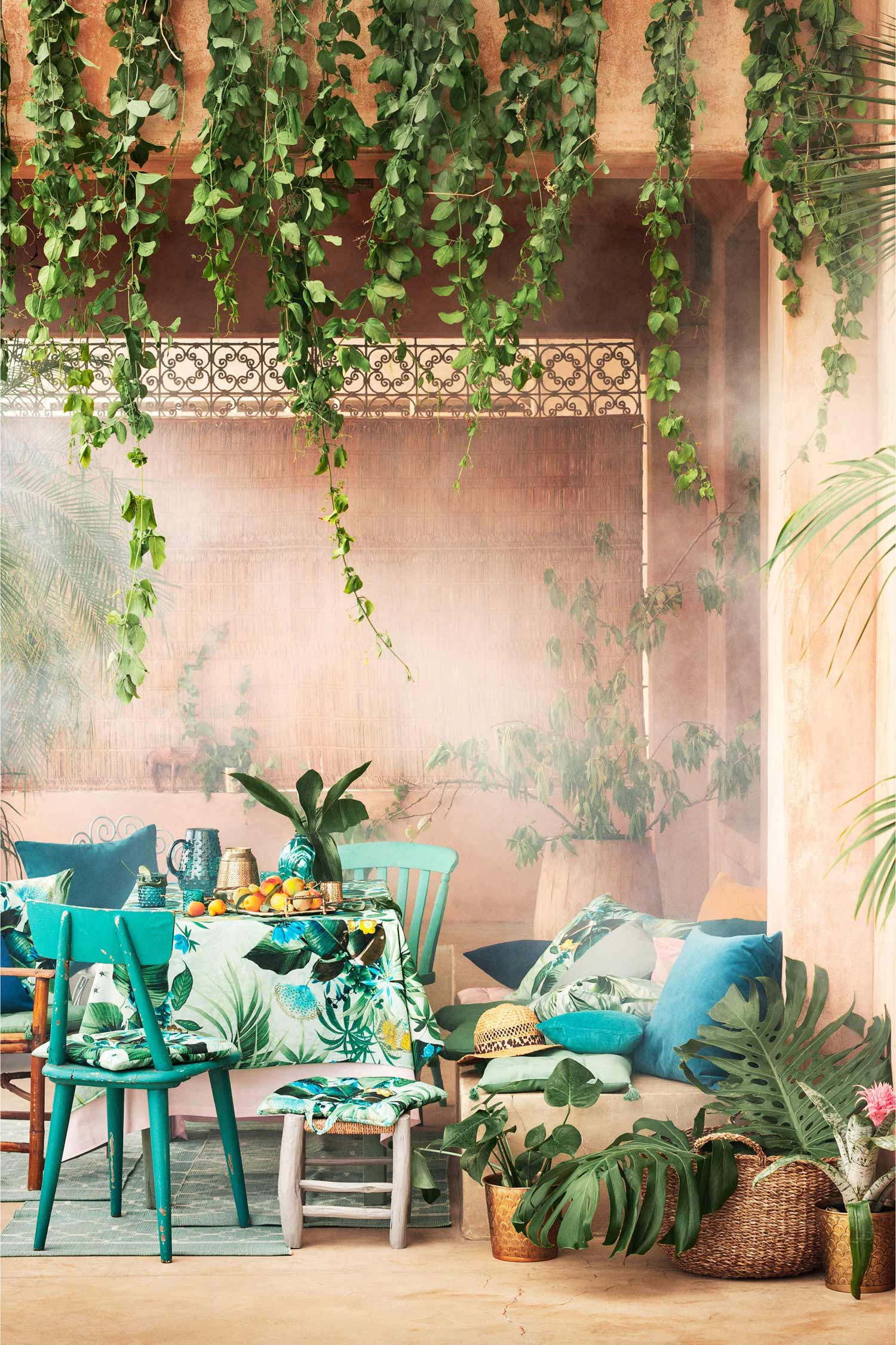 Como siempre, los textiles juegan un papel protagonista, como en este ambiente creado por H&M Home.