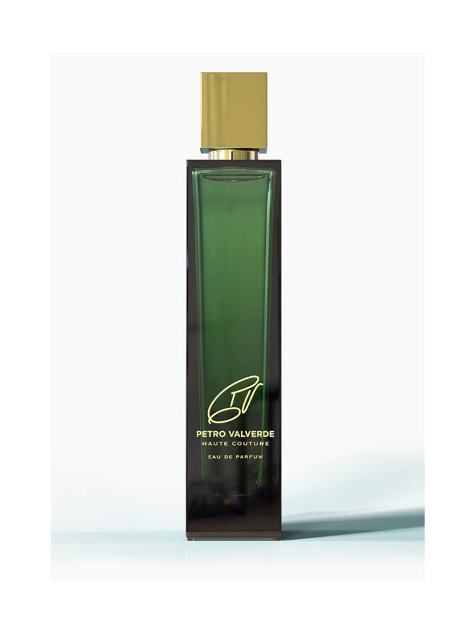 Una fragancia con una base de toques cítricos -naranja, limón y granada-, con notas florales inspiradas en sus diseños -Freesia, Acorde Rosa y Heliotropo-, y con ligeros matices que le dan profundidad -Noir Prinol, Pachuli, Ámbar, Cedro, Sándalo y Vainilla-. El resultado es “una fragancia envolvente y suave”, apunta el diseñador Petro Valverde. (19,95€, 100 ml, disponible en perfumerías Druni)