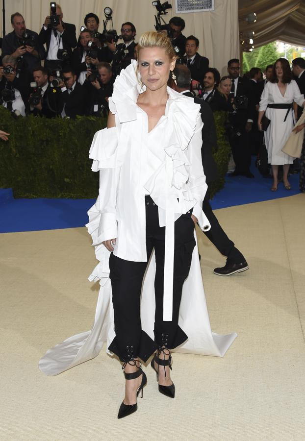 La actriz se atrevió con un diseño de Monse