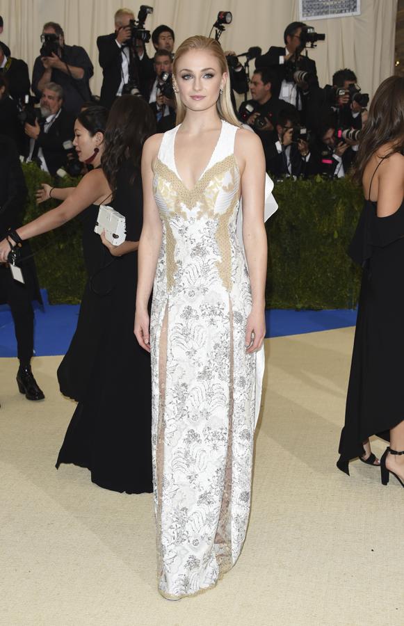 La protagonista de 'Juego de Tronos' se decantó por Louis Vuitton