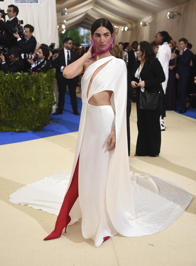 Un total look de Ralph Lauren en blanco y rojo fue la elección de la top model
