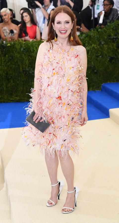 Calvin Klein firma el vestido con el que vimos a Julianne Moore