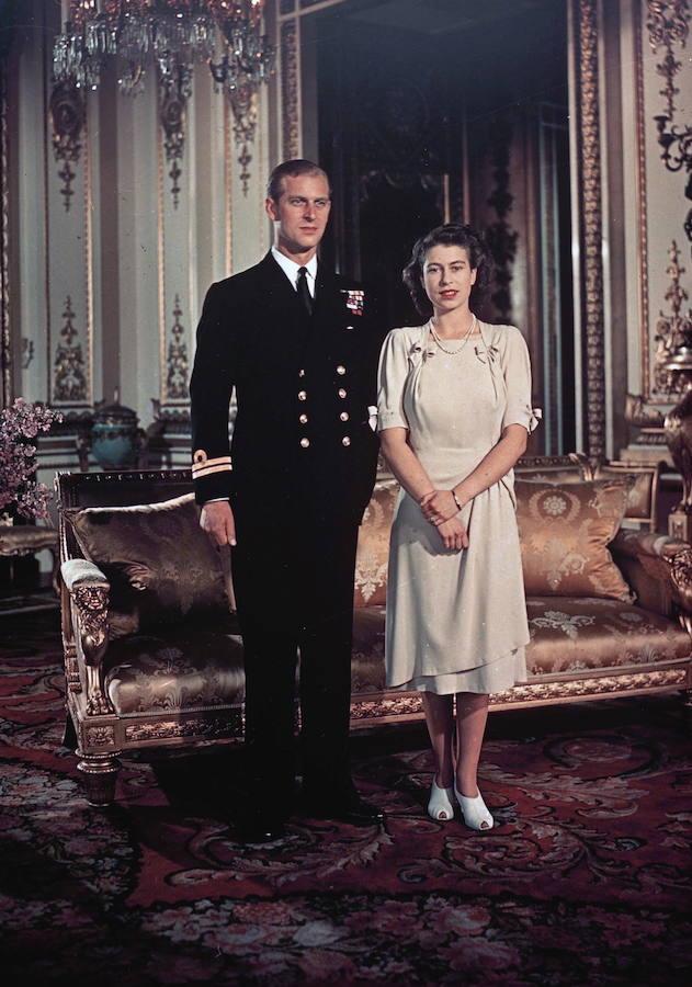 Retrato oficial de la pedida de mano y compromiso de Felipe Mountbatten e Isabel de Inglaterra en 1947.