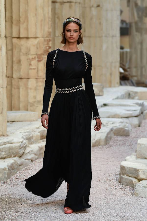 La maison ha cuidado mucho los detalles, por ejemplo, los botones tienen búhos grabados, que son el símbolo de la sabiduría.