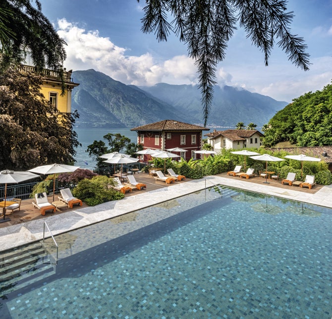 Las dos enormes piscinas del hotel Radisson Blu Resort & Spa, son protagonistas en el Puerto de Mogán, Gran Canaria. www.radissonblu.com.