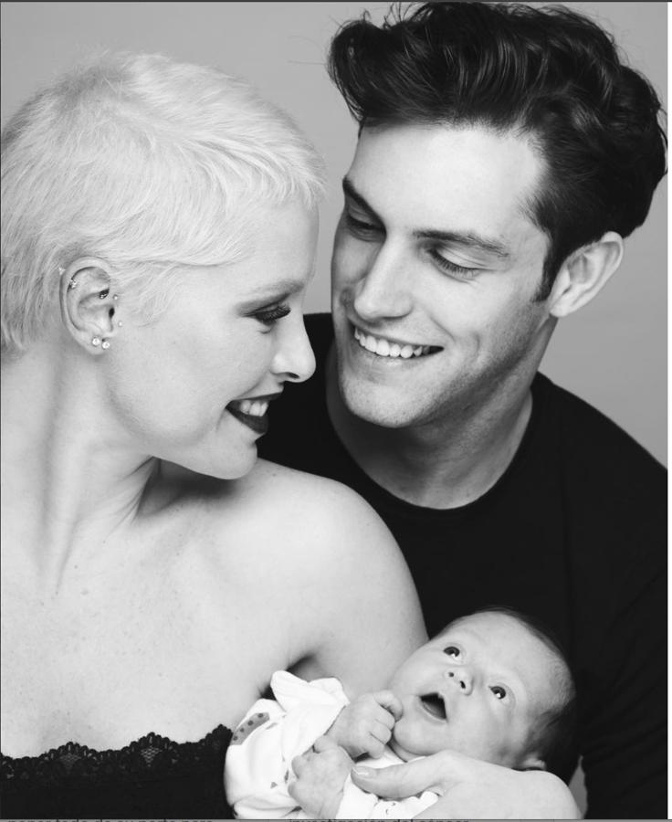 La cantante dio a luz a su pequeña Manuela el pasado 24 de febrero. La niña "pesó 2,750 kg al nacer y midió 50 centímetros" según publicó Soraya en sus redes sociales.