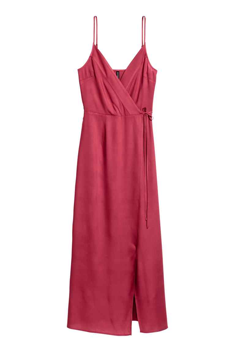 Vestido cruzado con tirante fino de H&M (19.99 euros)