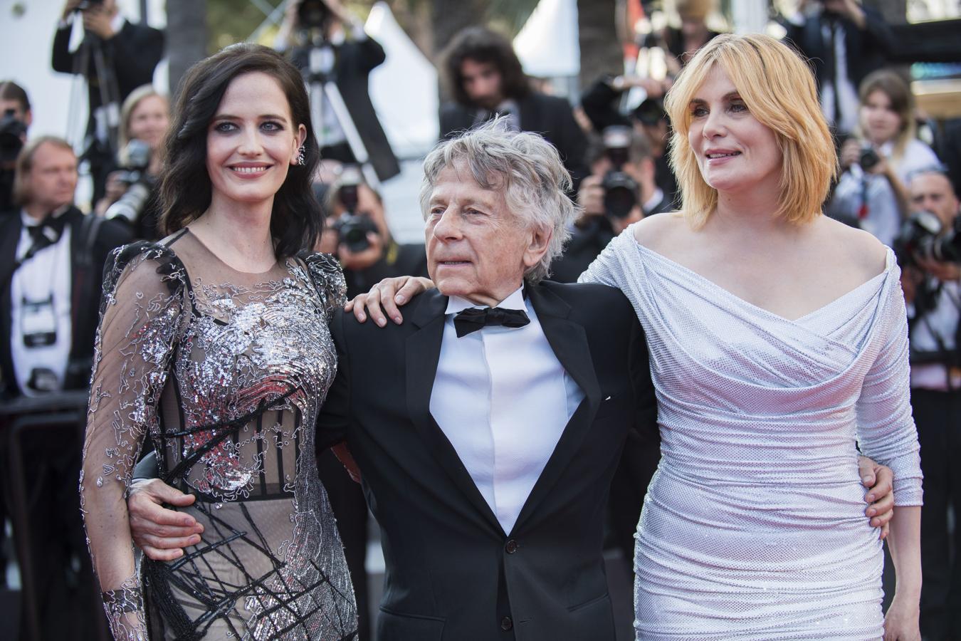 El director de cine junto a las dos protagonistas de la película 'Based on a true story'