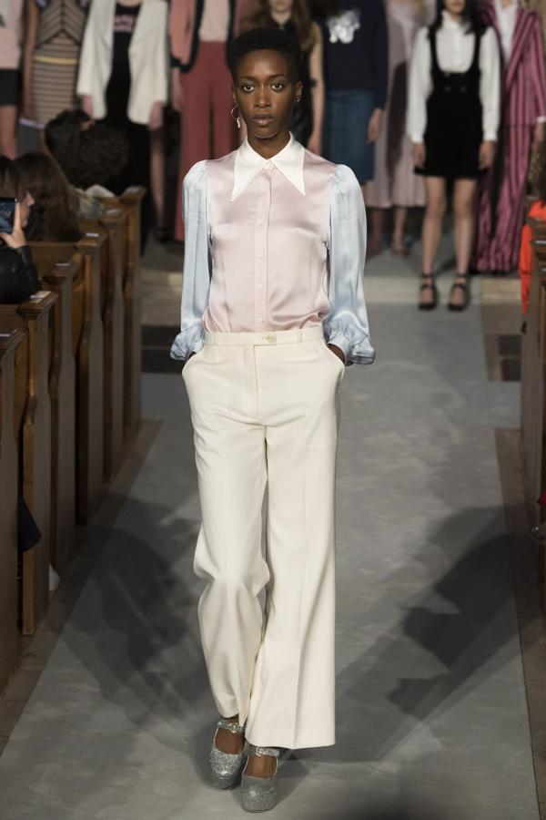 La blusa tiene un nuevo resurgir, sobre todo si es de satén.