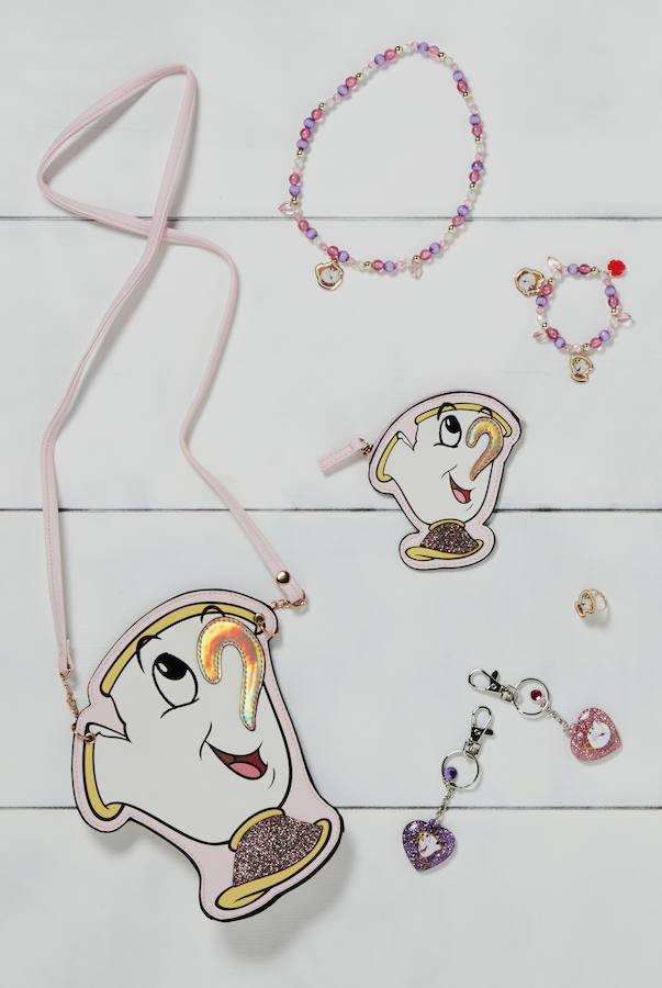 Tus hijas querrán esta colección de complementos con Chip y la Señora Potts como protagonistas (bolsito, monedero, pulseras, collares, anillos y llaveros)... y tú se la robarás a escondidas (aunque siempre lo niegues).