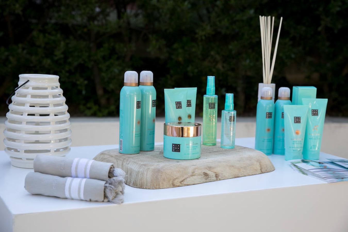 SLa firma cosmética Rituals presentó su colección 'The ritual of Karma'; una gama de belleza que ayuda a sumergirse en las vibraciones positivas a través del aroma del Loto sagrado, el té blanco y la bergamota