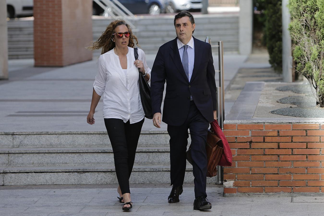 Rocío Carrasco ha tenido que acudir a declarar al Juzgado madrileño de Alcobendas, donde la hemos podido ver junto a su abogado.