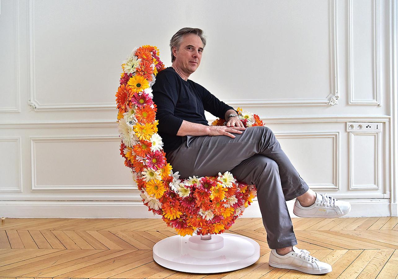 Olivier lapidus estrena cargo en la casa de moda francesa como nuevo director creativo. Su predecesora, Bouchra Jarrar´s, apenas ha durado un año (16 meses exactamente) y tras dos colecciones ha abandonado la firma dejando el legado a este galo de 59 años, casi desconocido para el gran público y al que muchos ya califican como el Michael Kors francés. Estamos deseando ver su primera colección.