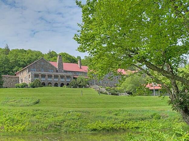 Este es el aspecto real del Mountain Lake Lodge de Pembroke (Virginia, EE.UU.)