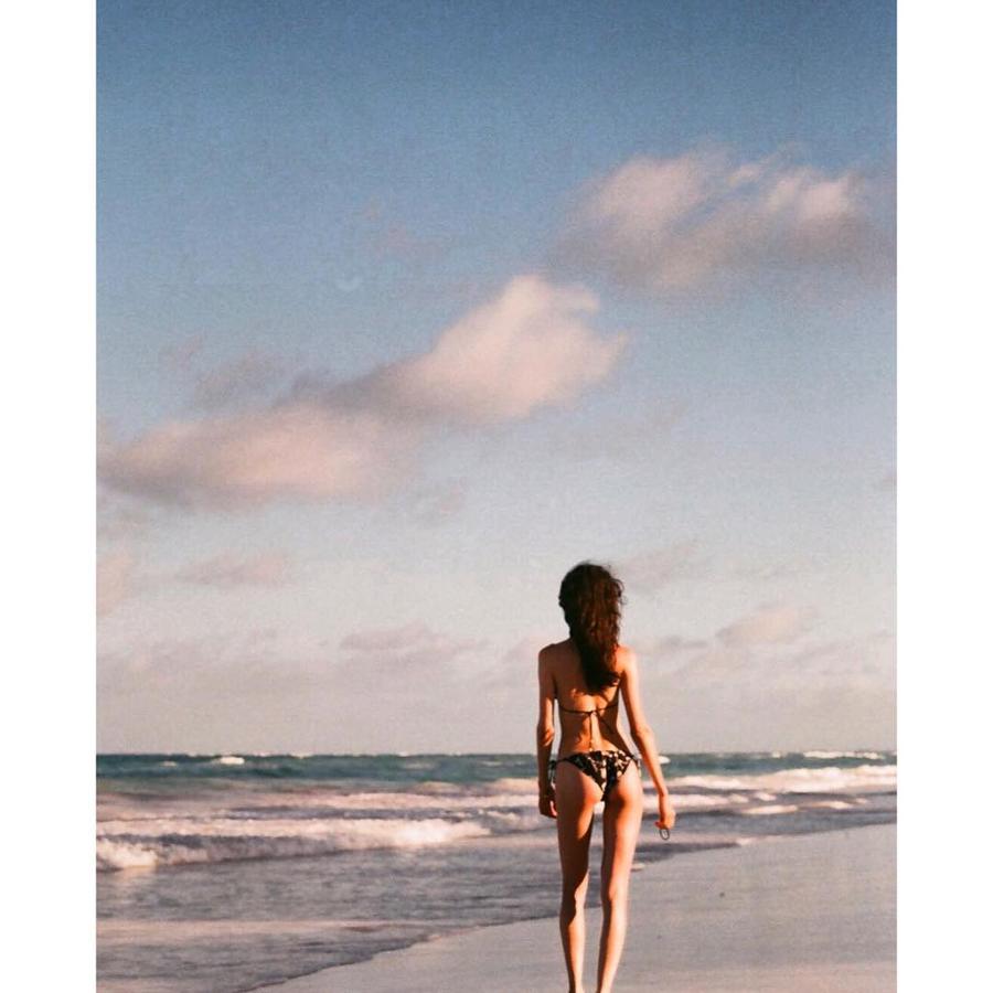 El ángel de Victoria's Secret está muy orgullosa de su cuerpo. Y aquí tenemos la prueba de que orgullo no debe faltarle. ¡Qué belleza!