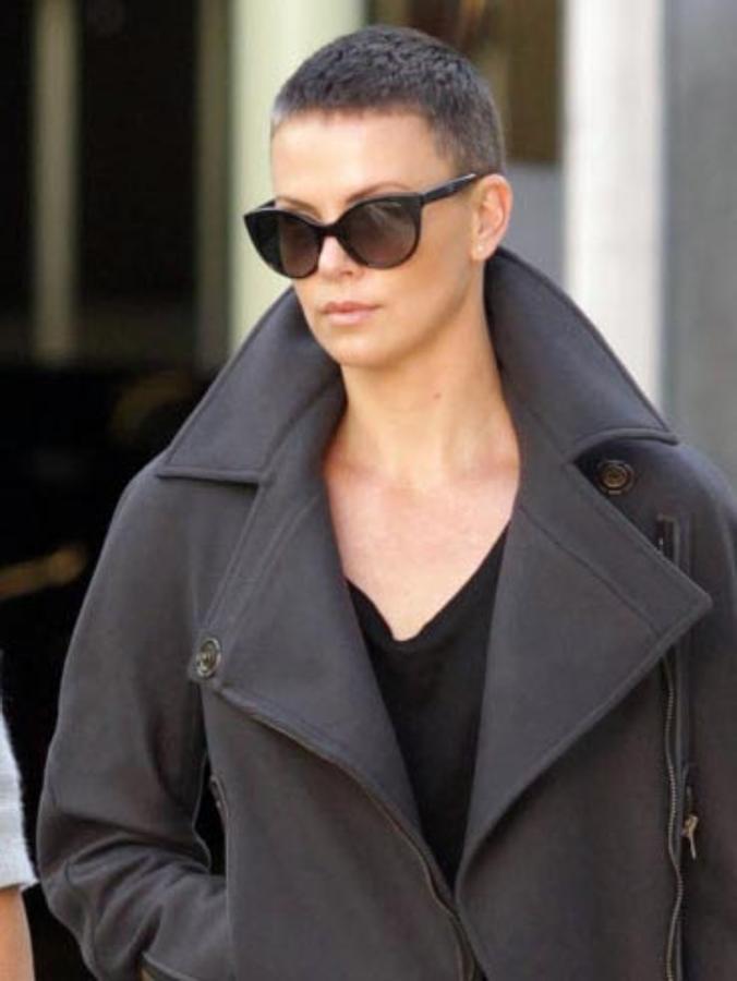 La actriz se rapó la cabeza por exigencias del guión y este es el aspecto que lucía.