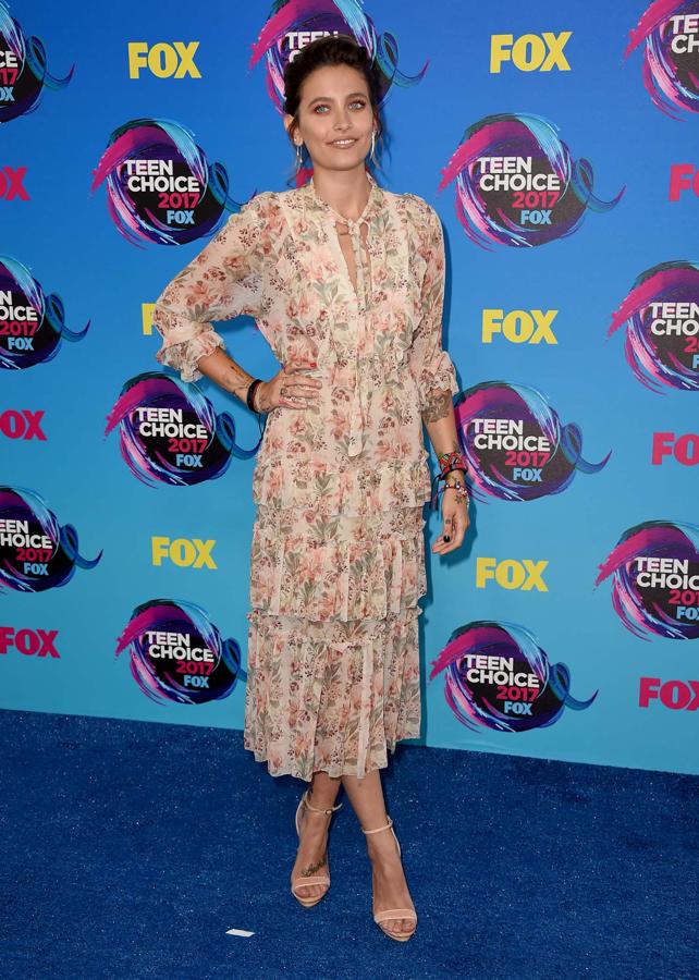 Paris Jackson con vestido de Zimmermann y zapatos de Elisabetta Franchi.