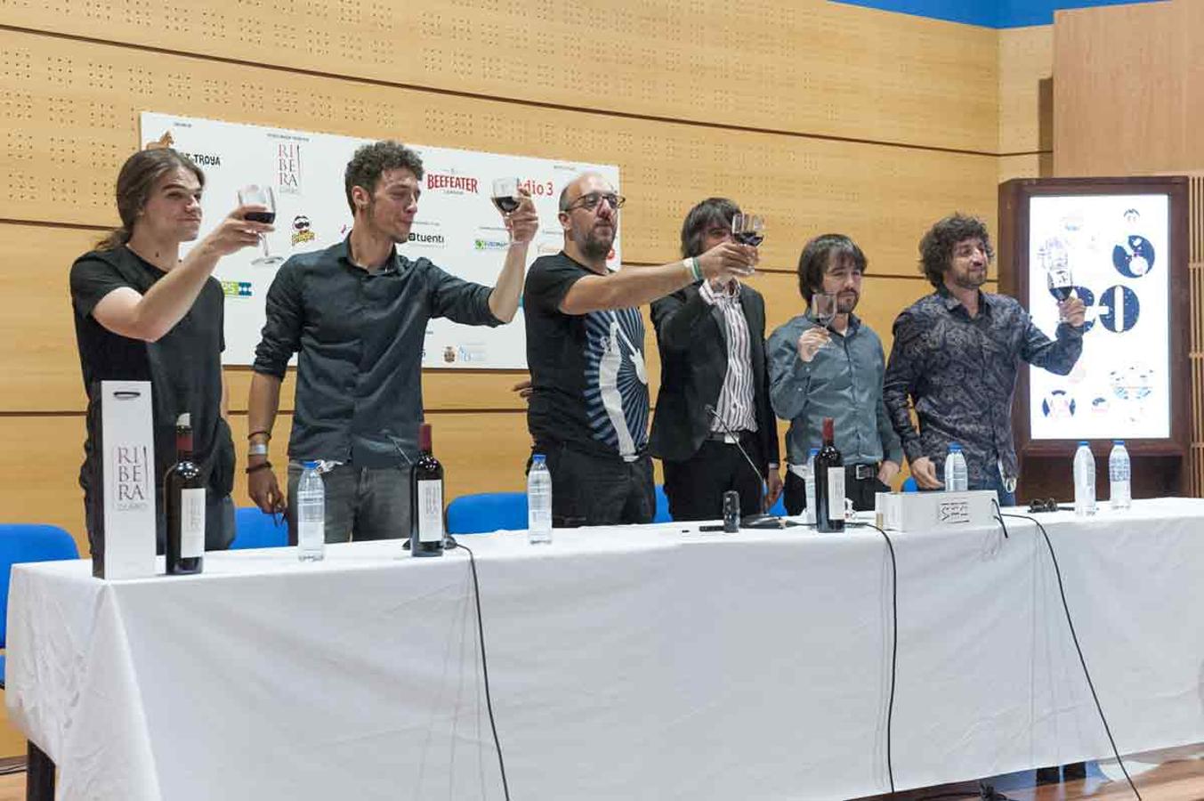 Javier Ajenjo, director de Sonorama Ribera, junto a Shinovas y Lori Meyers durante la rueda de prensa del viernes 11.
