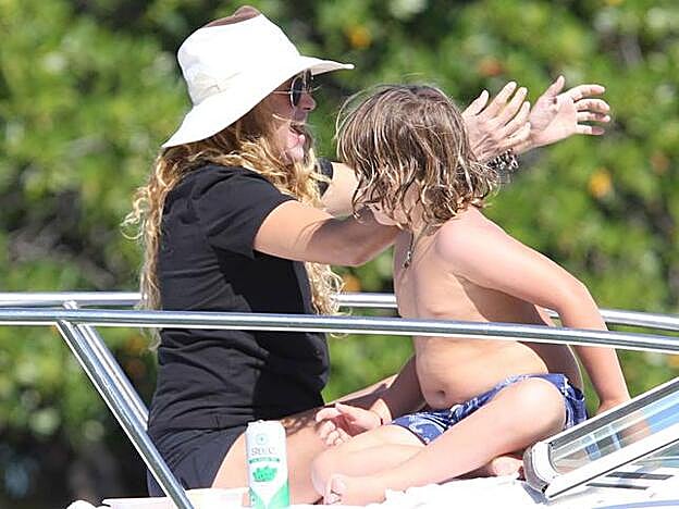 La cantante junto a su primer hijo, fruto de la relación con Colate.