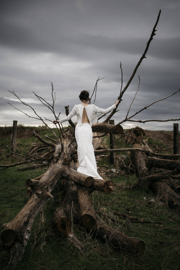 Una novia bohemia, una boda en el campo, una canción de Nirvana para abrir el baile y una mujer con tanta personalidad como esta de Inés Martín Alcaide.