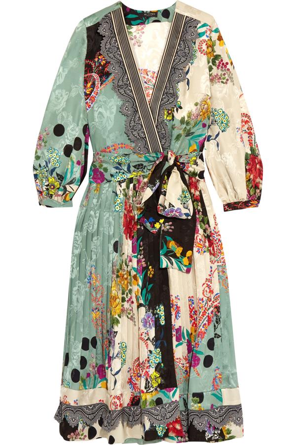 O este de Etro confecionado con seda y diferente tipo de estampados. Precio: 2.970 euros