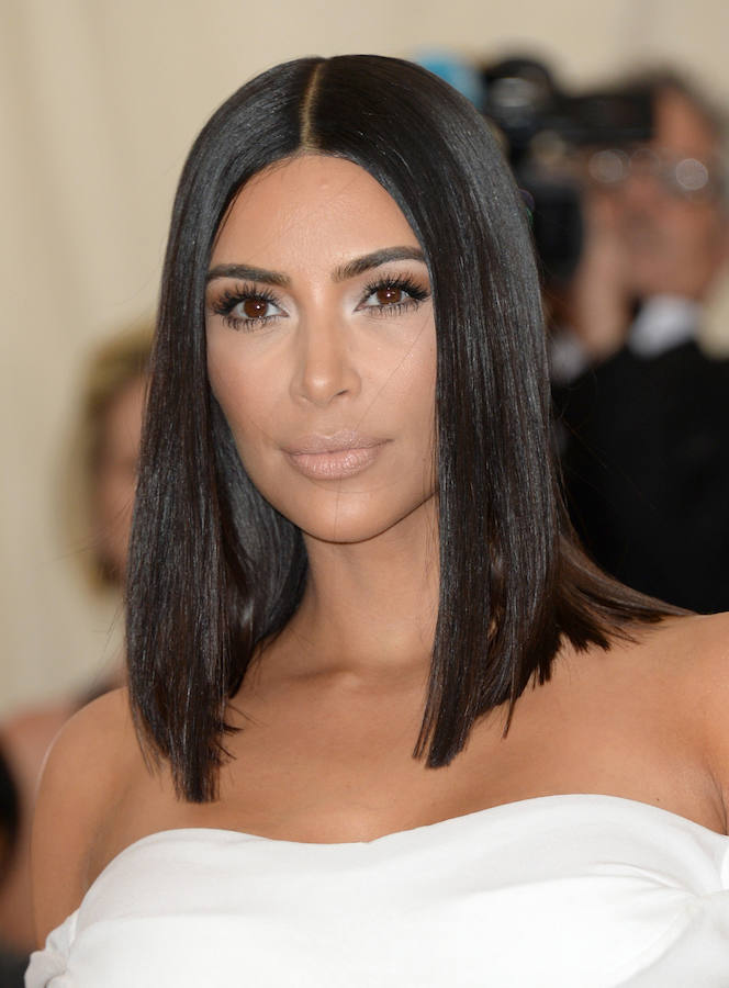 Camaleónica y con afición por cambiar de look a menudo, lo cierto es que Kim Kardashian siempre intenta mostrar un cabello brillante y cuidado, por lo que su melena también es una de las más admiradas.
