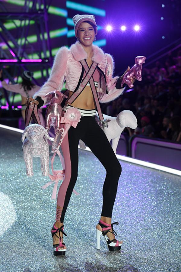 De origen dominicano, será una de las modelos más carismáticas.Cuenta que de pequeña era muy revoltosa y que estuvo a punto de ser expulsada del colegio por participar en una guerra de comida.