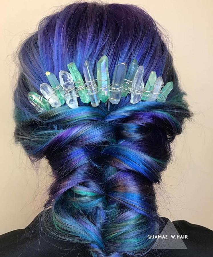 Chiala Marvici es una joven estadounidense que lleva varios años dedicándose al mundo de la belleza por su cuenta. Se caracteriza por peinados con color. (25,7k de seguidores)