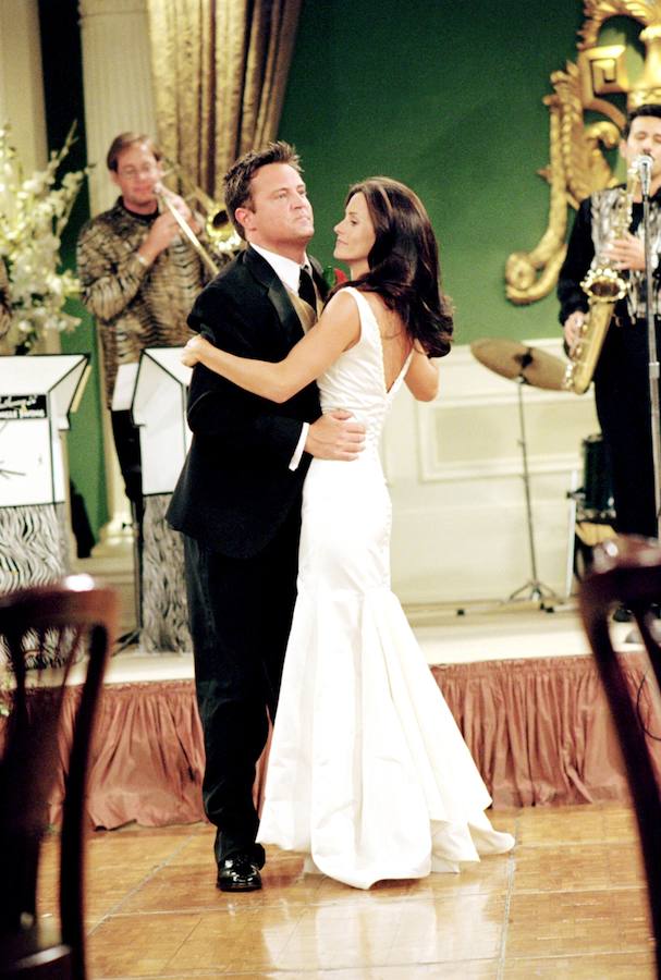 La boda de Monica y Chandler cerró la séptima temporada de 'Friends' (primavera de 2001). Y le vestido de Monica podría ser perfectamente de la colección otoño-invierno 2017...