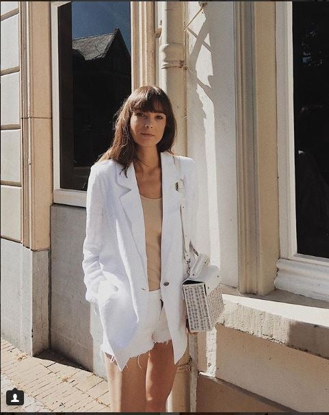 Forma parte de las horanada de nórdicas que están arrasando en las redes. Su cuenta, @modedamour, tiene 133.000 seguidores y es una fan de los estilismos sencillos, casi siempre con una prenda denim y una blusa. @modedamour.