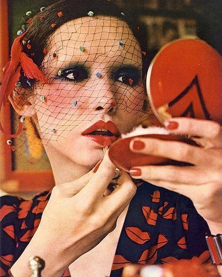 Pat McGrath es una joven muy famosa por el maquillaje que realiza a diferentes celebrities. (1,5mm de seguidores)