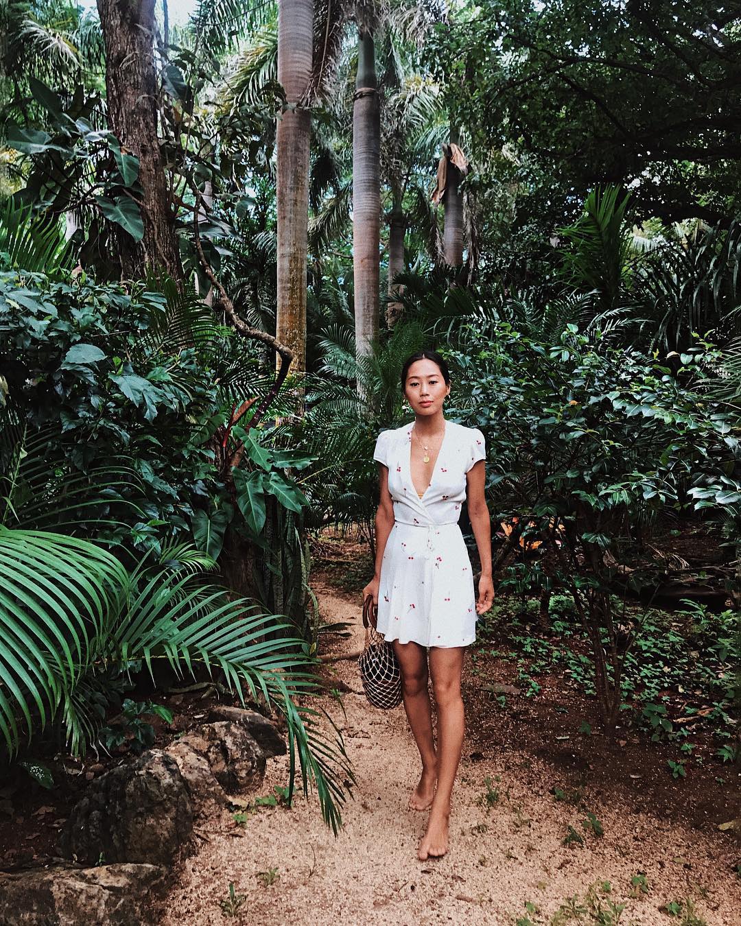 Aimee Song es blogger y youtuber de moda, además de diseñadora de interiores. Los más de 4 millones y medio de personas que la siguen lo hacen por la belleza de sus fotos, que transmiten paz y orden. @songofstyle