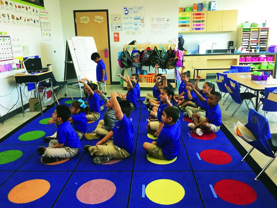 En su periplo han recorrido más de 40 ciudades, visitando colegios con diferentes métodos educativos.