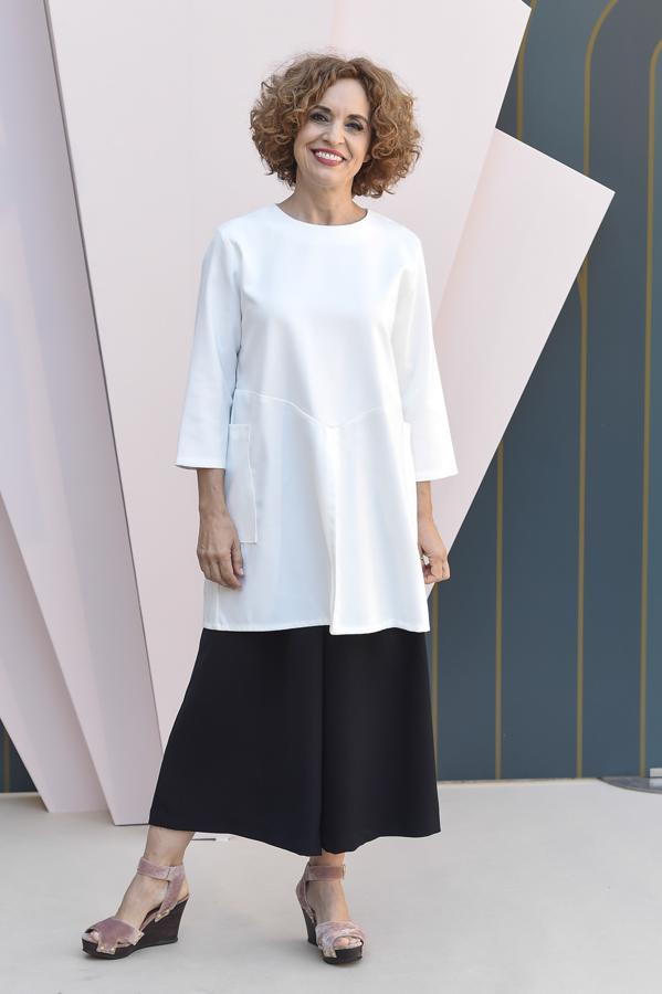 La sencillez de la silueta 'oversize' y el 'black&white' ha sido la apuesta de la actriz.
