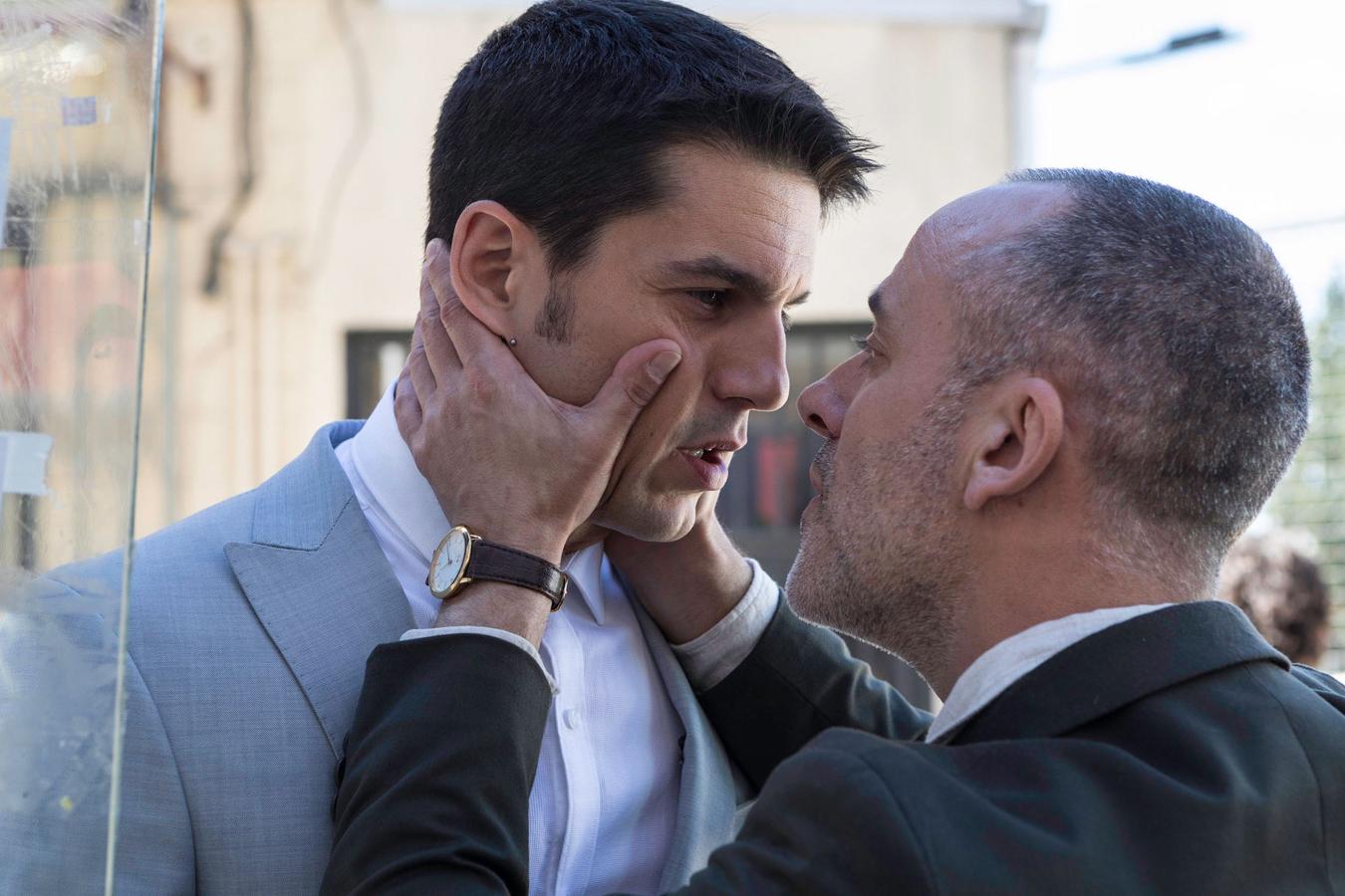 Los actores Alejo Sauras y Javier Gutiérrez en una de las escenas de la serie.