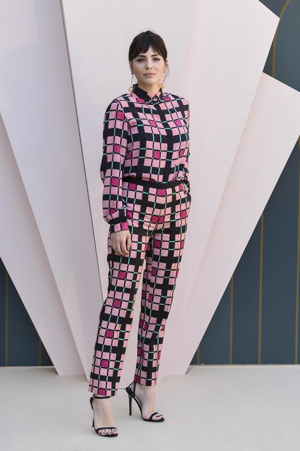 Andrea Duro ha apostado por un dos piezas de pantalón de inspiración 'retro' con estampado geométrico.