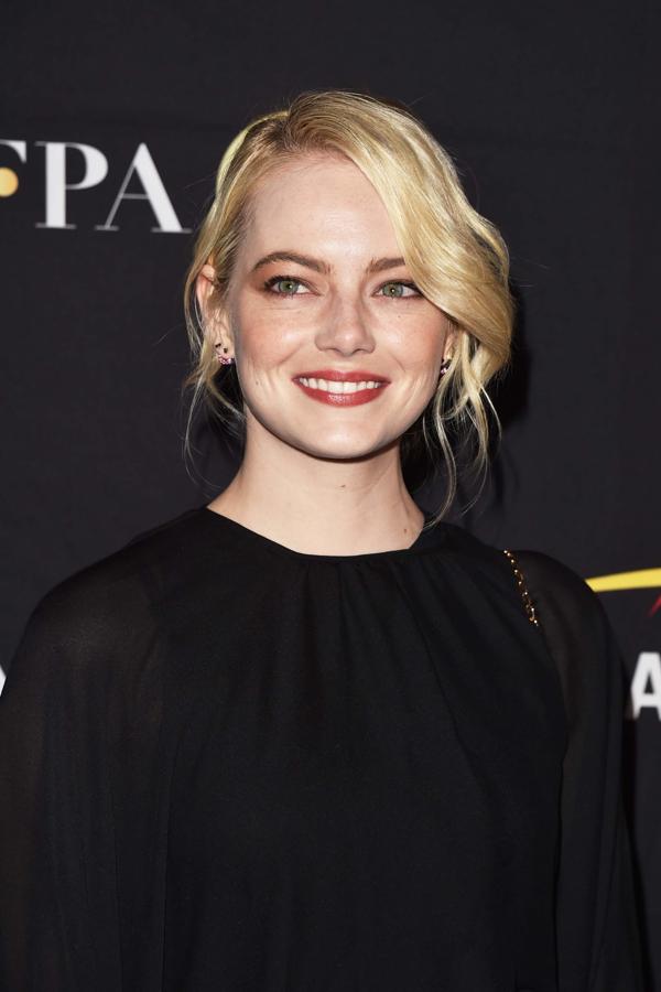 La actriz Emma Stone en la celebración anual de 'Instyle' de este año. Ahora lleva el pelo rubio.