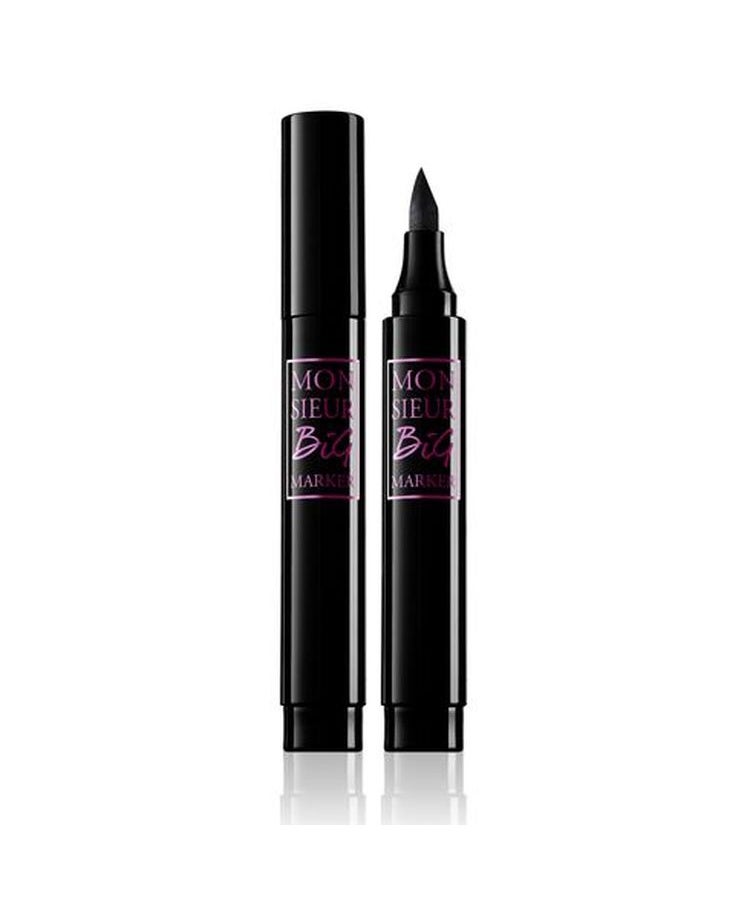 Eyeliner biselado para crear un look intenso en un solo trazo. Waterproof, de rápido secado, larga duración y fácil desmaquillado. Sus pigmentos ultranegros permiten un acabado vinilo ultrainenso. (30€)