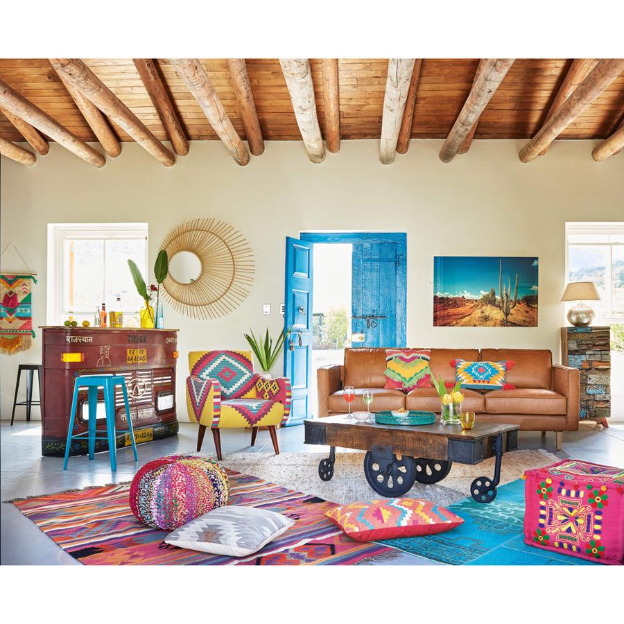 ¡Que viva el color! El otoño no es gris: se pinta de tonos vivos con atrevidos estampados de inspiración étnica.