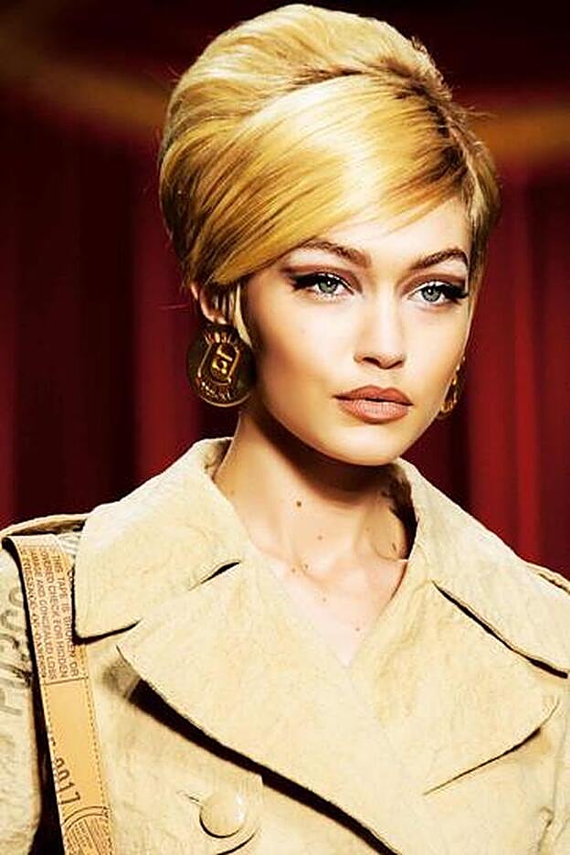 Muñeca sixties. La clave está en la arquitectura del rostro, creada con un lápiz nude que define ojos y labios.