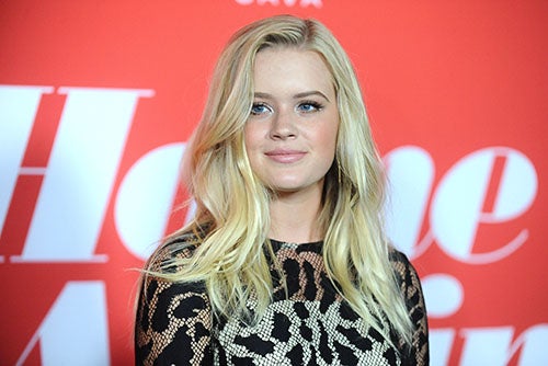 Ava Phillippe, hija de Reese Witherspoon, en la Premiere de 'Home Again' de este año. Difícil diferenciar a estas dos mujeres...