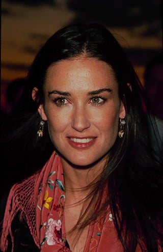 Demi Moore en una cena en Estados Unidos en marzo de 2009. Tiene rasgos muy parecidos con su hija, sobre todo, en la forma del rostro.