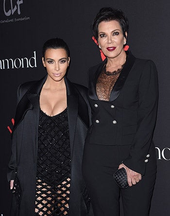 Kim Kardashian con su madre Kris Jenner en un evento en Nueva York.