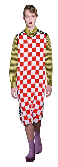 Es la original propuesta que Arthur Arbesser presentó hace unos meses en los desfiles de Milán para este otoño-invierno: unos botines que sientan como un auténtico guante. las propuestas de botines de tejido elástico se multiplican este otoño (de Balenciaga a Zara), pero los de Arbesser, patronados para todos los dedos del pie, son únicos.