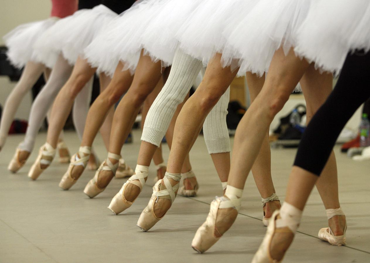 Da igual si es ballet, flamenco, baile moderno... Todo tu cuerpo se va a beneficiar si te apuntas a clases de cualquier tipo de baile. ¡A bailar!