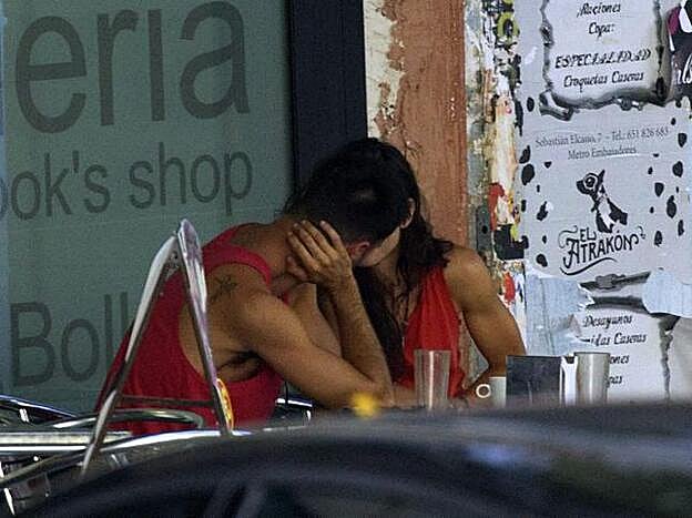 Hugo Silva y Marta Guerras besándose el pasado mes de agosto.