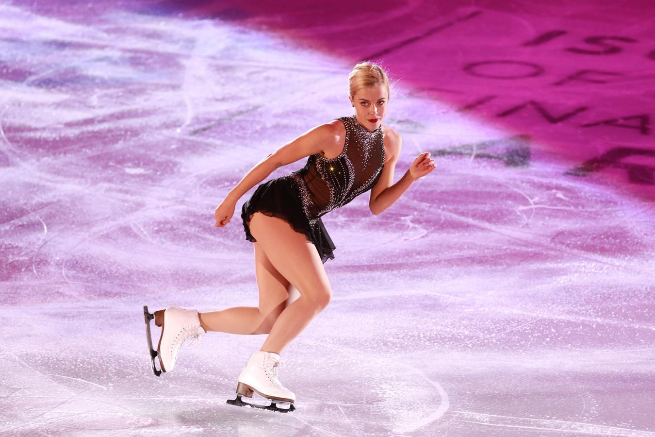 Lo mejor de este deporte es que no necesariamente debe ser invierno para poder practicarlo. Vas a trabajar mucho los abdominales y tus piernas.