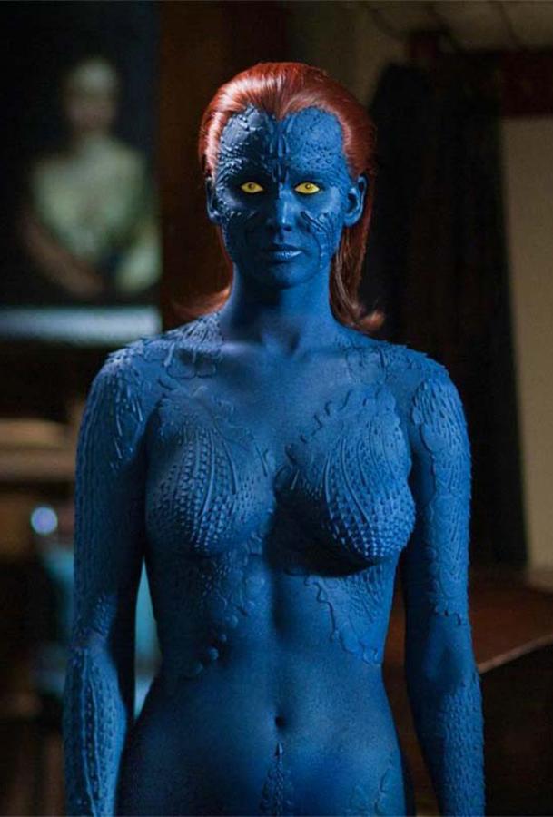 Jennifer Lawrence tuvo la difícil misión de hacernos olvidar a Rebecca Romijn como Mística en las nueva saga de los X-Men. A juzgar por fotos como esta, parece que lo consiguió...