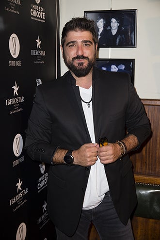 El cantante Antonio Orozco asistió a la III edición de los Premios Chicote para acompañar a su amigo Pablo López.